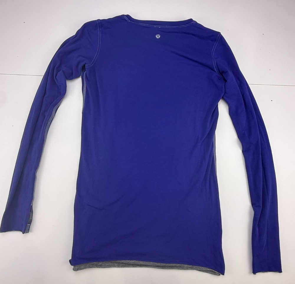 Lululemon Run Turn Around Reversible Shirt Womens 6 Gray Purple Rulu